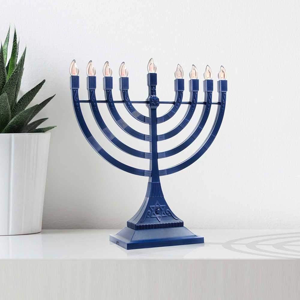Celebrate Hanukkah With These Foods & Decor