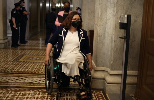 Fox News Blasted for 'Shameless' Misleading Headline on Disabled Veteran Tammy Duckworth