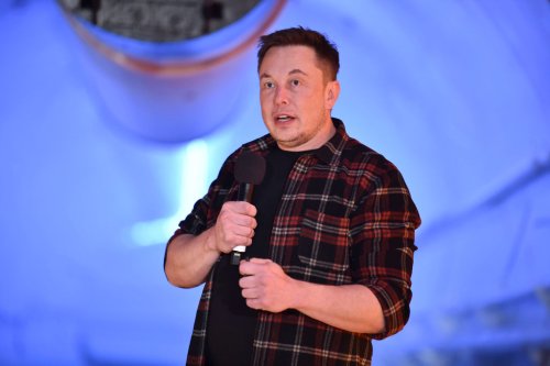 Elon Musk Vows to Create ‘Alternative’ Smartphone If Apple and Google Remove Twitter From App Stores