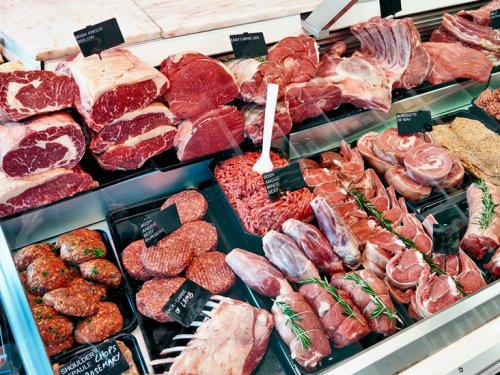 How is red meat linked to cancer?
