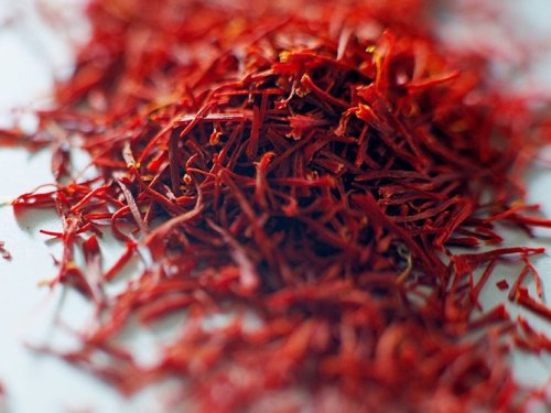 Saffron for macular degeneration: How much, side effects and uses