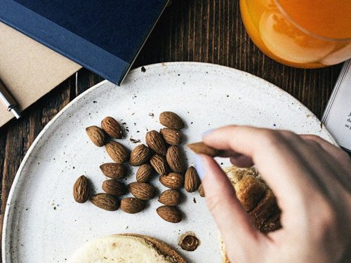 Weight loss diet: Almonds may be just as effective as other snacks