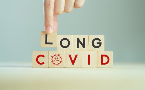 Covid long : ces 7 symptômes peuvent apparaître un an après
