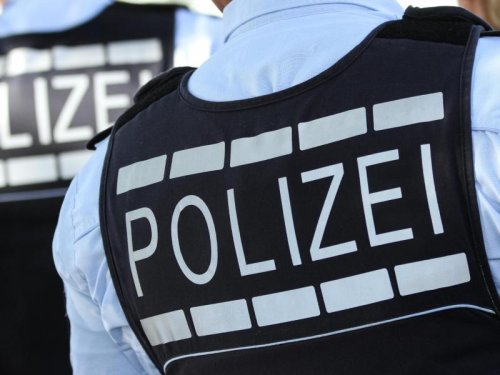 42-Jähriger von zwei jungen Männern in Karlsruhe angegriffen & ausgeraubt