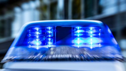 Polizei stoppt Auto mit 17 Menschen am Stuttgarter Flughafen