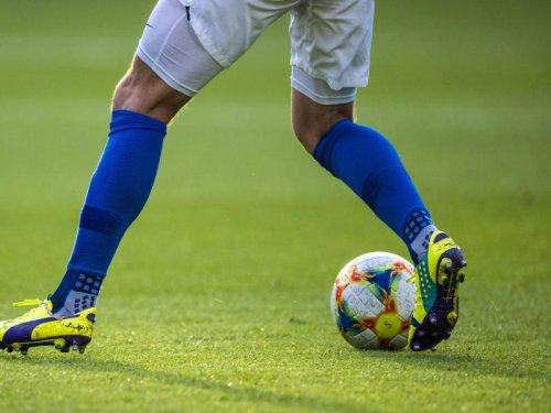 Dänisches Talent Mang mischt beim KSC-Trainingsauftakt mit