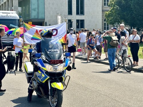 CSD-Parade in Karlsruhe: Polizei meldet „vollkommen friedlichen Verlauf“