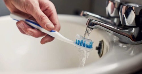 Doctor Reveals 'Mind Blowing' Toothbrush Health Tip That Takes 30 Seconds a Night