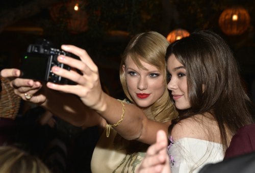 Never-Before-Seen Photo of Taylor Swift, Hailee Steinfeld Turns Heads