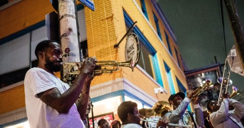 How to Celebrate Mardi Gras in New Orleans Like a Local