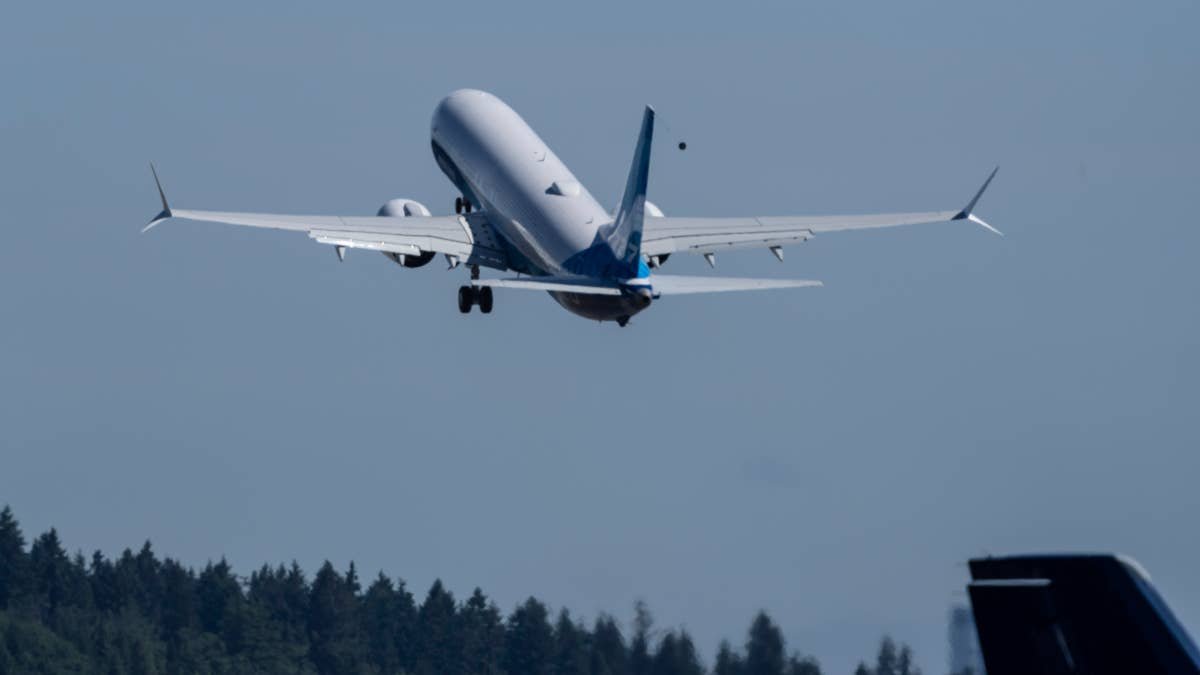 FAA Warns of Potential Safety Issue on Hundreds of Planes