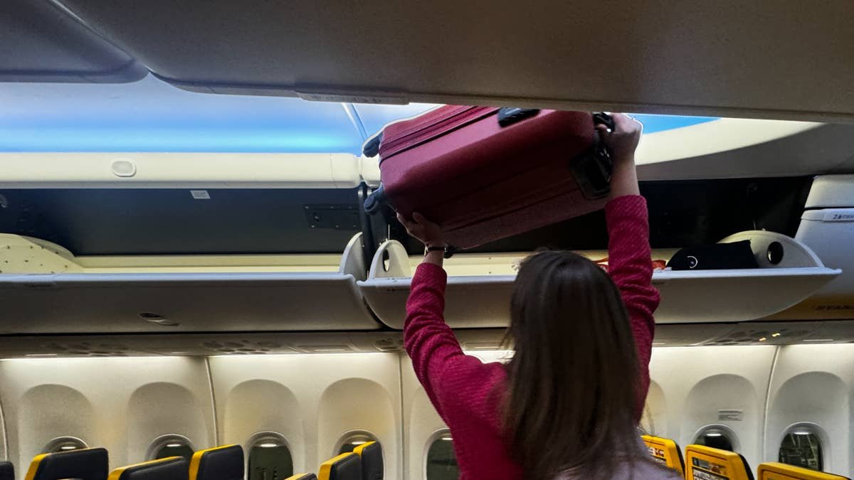 Airline Announces New Charge for Using Overhead Bin