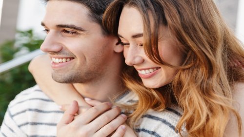 8 Undeniable Signs of a Thriving Relationship