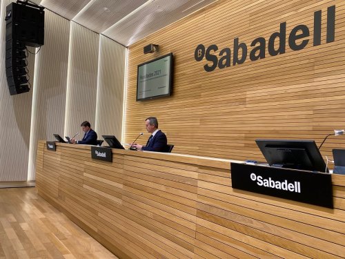 Sabadell da un cambio radical a la banca retail para vender más productos