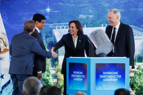 Vice President Harris visits Sunnyvale for Applied Materials’ announcement of new R&D facility