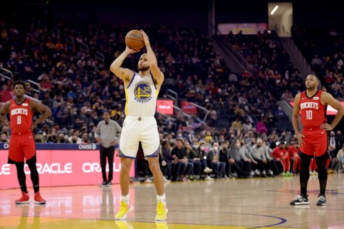 Steph Curry buzzer-beater hands Warriors win over Rockets