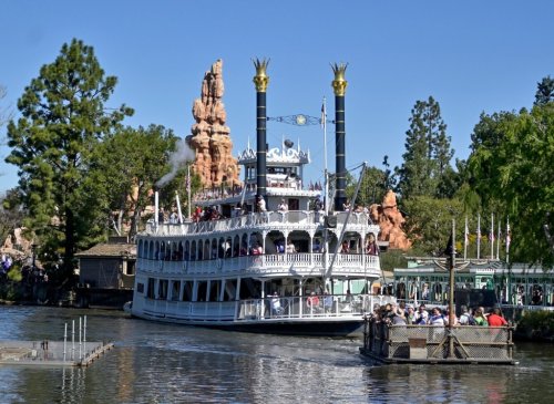 Disneyland closes 4 rides during busy Christmas season
