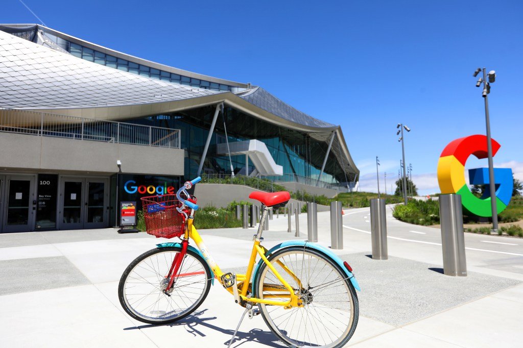 Silicon Valley tech trouble: AI lawsuits and Google's monopoly cases - cover