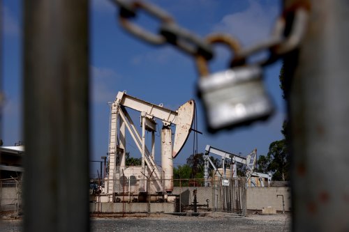 California oil regulator confirms methane leak at idle oil wells in Bakersfield