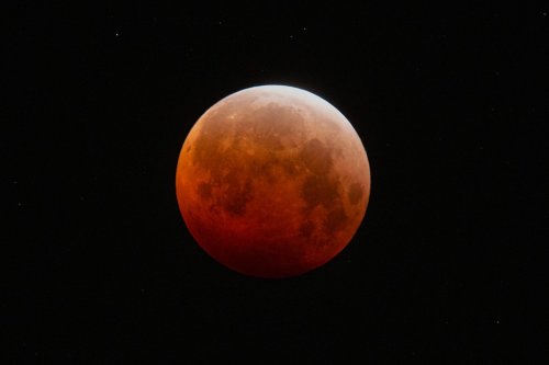 Sunset show: Total lunar eclipse expected early Sunday night