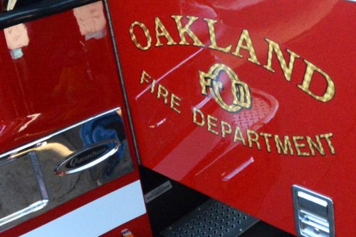 Oakland: Firefighters respond to multi-alarm blaze alongside I-580 lanes