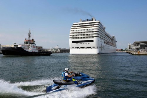 Cruise ships restart in Venice, bring environmental protests