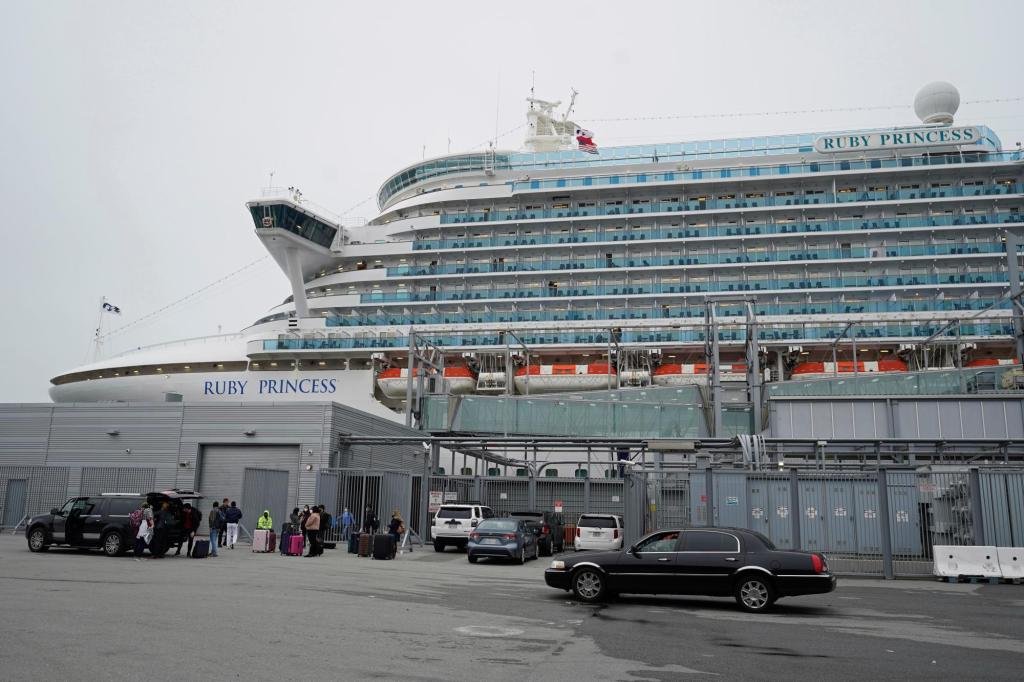 125 passengers and crew hit with highly contagious stomach virus on cruise from San Francisco