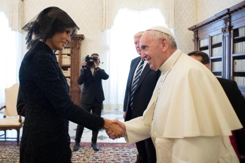 Pope Francis seemed to expose Melania Trump’s limits with languages