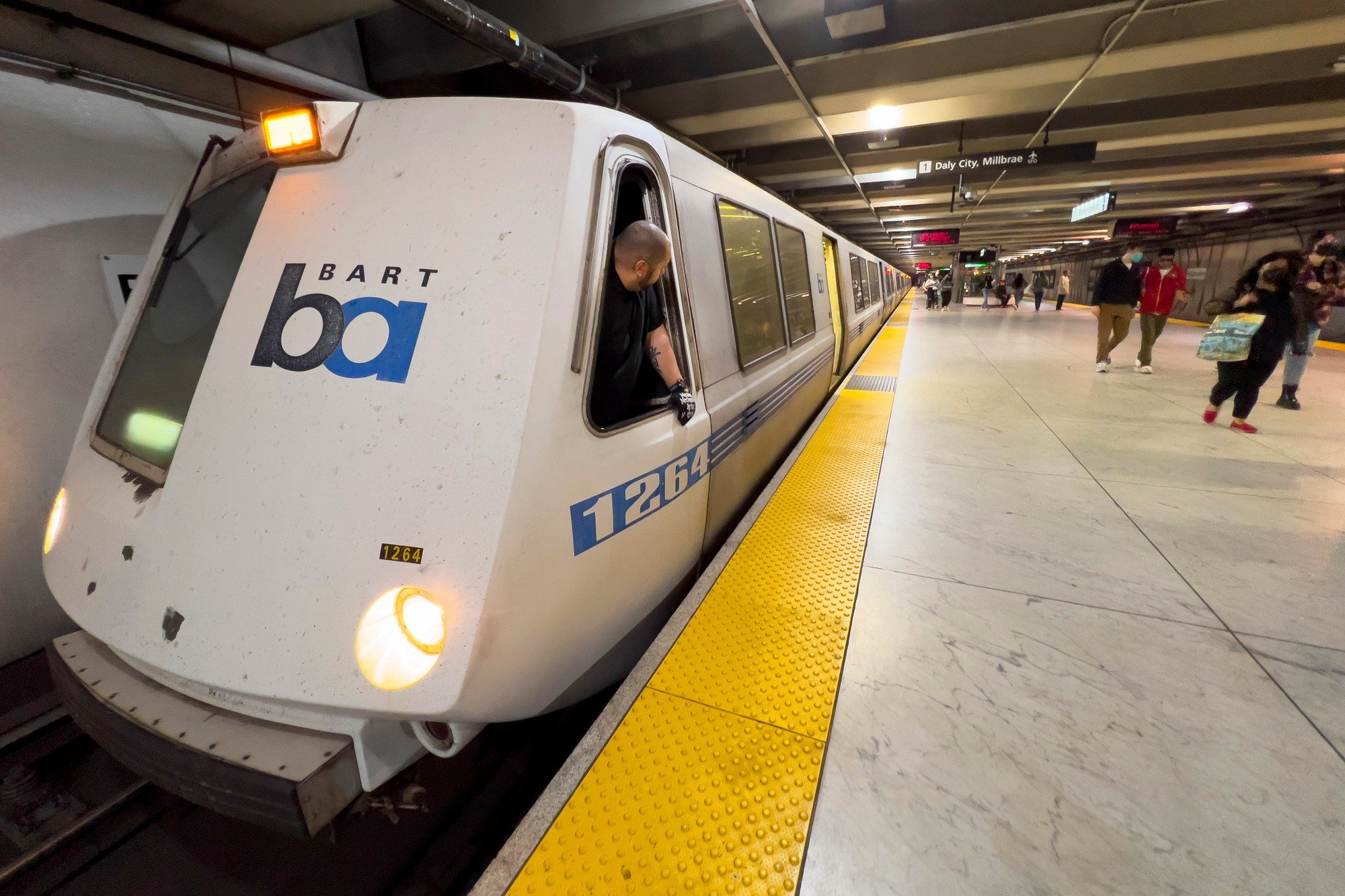 Fire near BART Coliseum station causes major delay