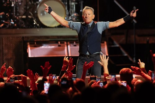 Review: Bruce Springsteen delivers incredible evening of music for fans