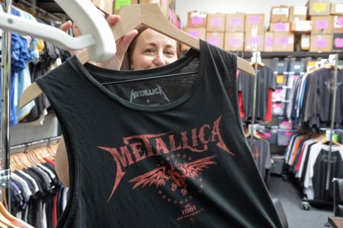 After creating T-shirts for the Grateful Dead, a rock ‘merch’ entrepreneur moves business to Mill Valley
