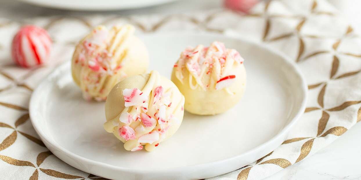 Peppermint White Hot Chocolate Bombs