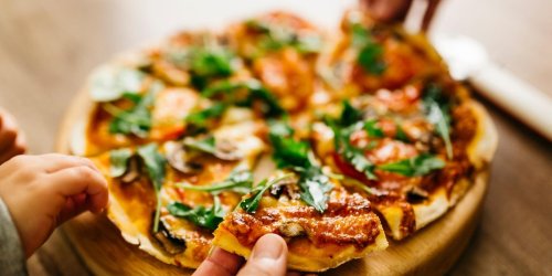 An Italian Cook Taught Me 9 Secrets that Made My Homemade Pizza Insanely Better
