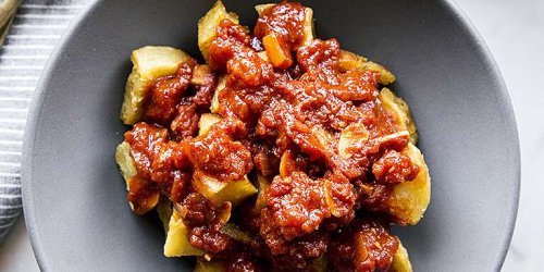 Crunchy Potatoes with Spicy Tomato Sauce Recipe