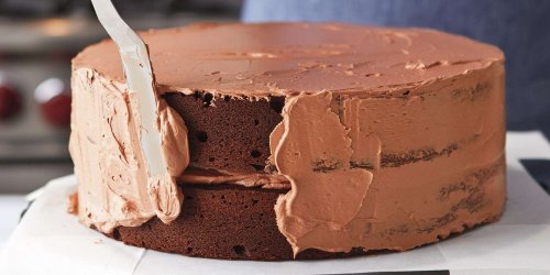 Six Essential Tools You Need for Icing a Cake