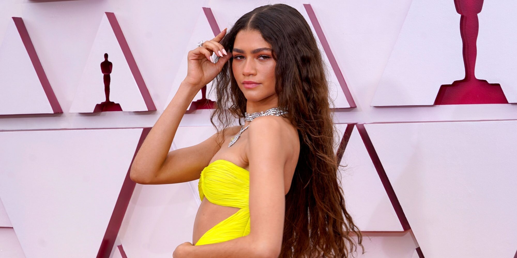 The Best Beauty Looks From the 2021 Oscars - cover