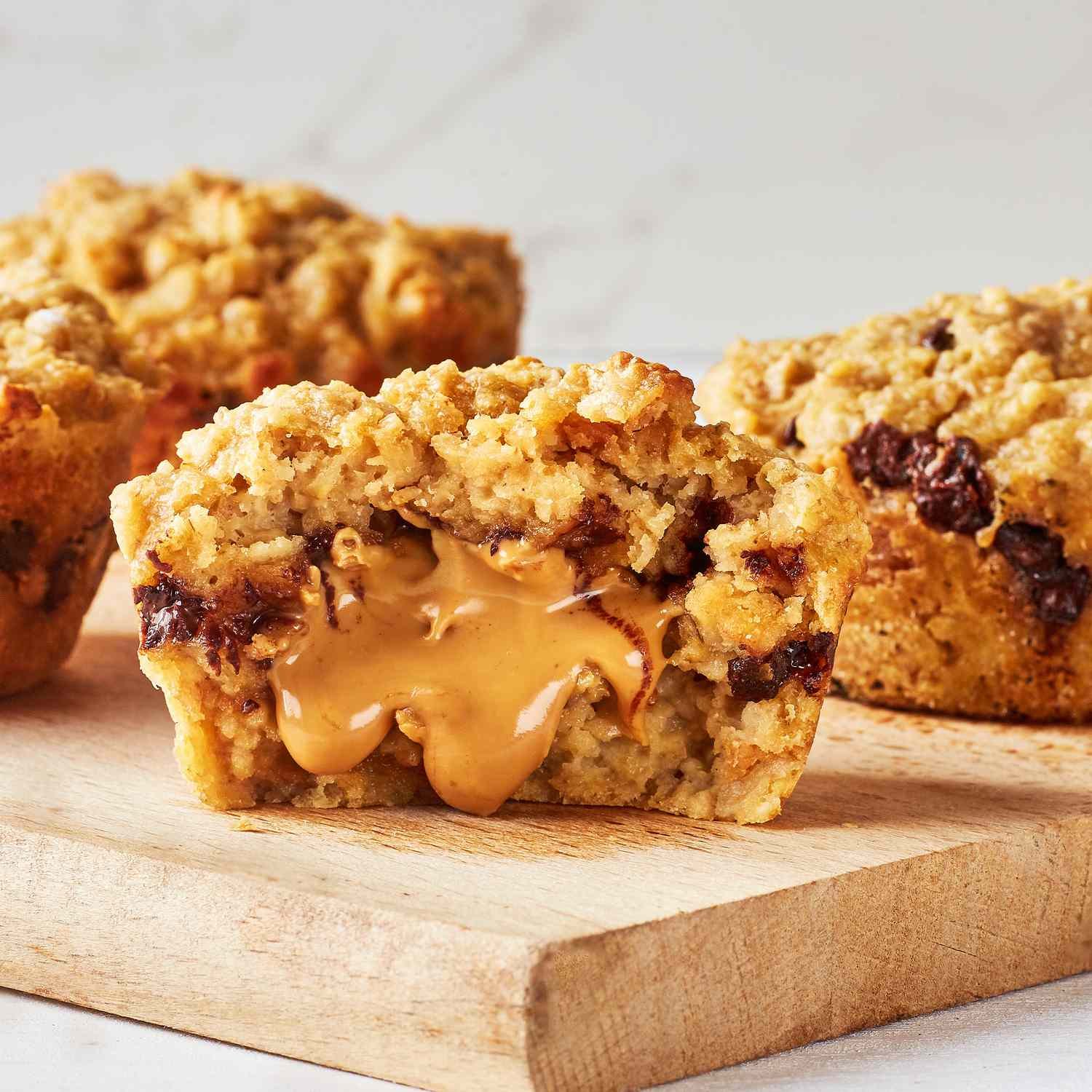 Breakfast Peanut Butter-Chocolate Chip Oatmeal Cakes