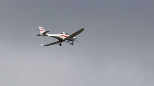 Kleinflugzeug stürzt im Bayerischen Wald ab: Zwei Menschen sterben - Rettungskräfte vor Ort