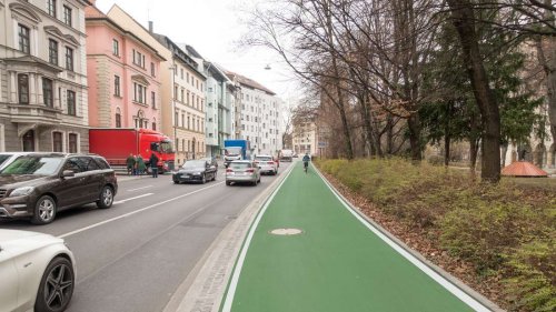 „Typisch grüne Geldverschwendung“ - 290.000 Euro für 500 Meter Radweg: CSU kritisiert Kosten für Farbe