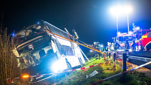 Wieder schweres Busunglück auf Autobahn – mehr als 20 Verletzte