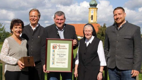 Schwester Irmengard ist Adelshofens neue Ehrenbürgerin