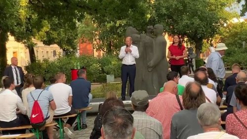 „Hau ab!“: Scholz besucht Bürgerdialog in Neuruppin - plötzlich gibt es lautstarken Protest