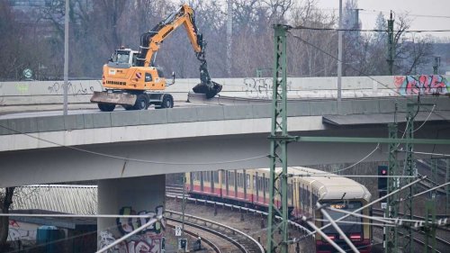 BVG-Ausstand beendet - S-Bahn unter A100-Brücke gesperrt