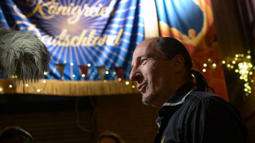 Reichsbürger-König kauft Millionen-Schloss in Sachsen: „Untertanen vertrauen uns ihr Geld an“