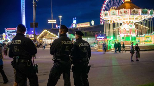 Taschendiebe bestehlen Oktoberfest-Besucher vor den Augen der Polizei – bekanntes Gauner-Paar