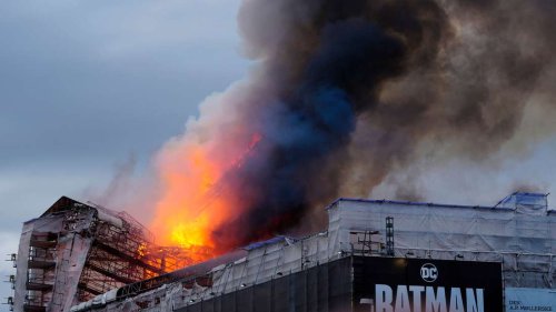 Flammen in Kopenhagen: Historisches Gebäude brennt lichterloh – „Schreckliche Bilder“