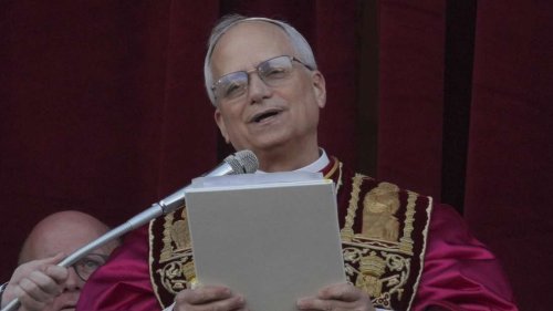 Erste Rede im Wortlaut - Papst Leo XIV. nennt am Petersdom direkt Franziskus‘ Namen