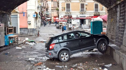 „Höchste Unwettergefahr“ in Italien: Sturm sammelt sich vor der Küste - „Tsunami“-Wellen erwartet