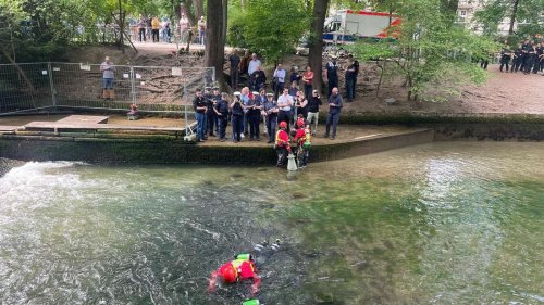 Nach Tod von Surferin am Münchner Eisbach: Einsatz der Taucher läuft – die Fotos