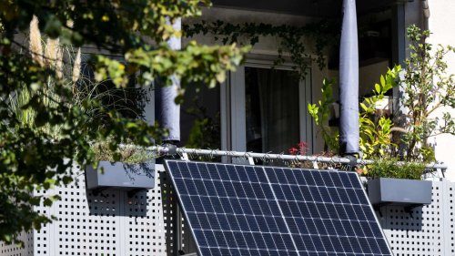 Energieautark rundherum: Solarkraftwerke als Balkonverkleidung oder Zaun werden immer populärer